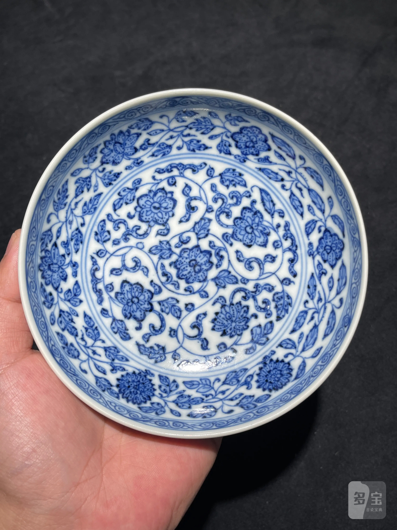 清道光 青花缠枝莲纹盘一对 - 图2